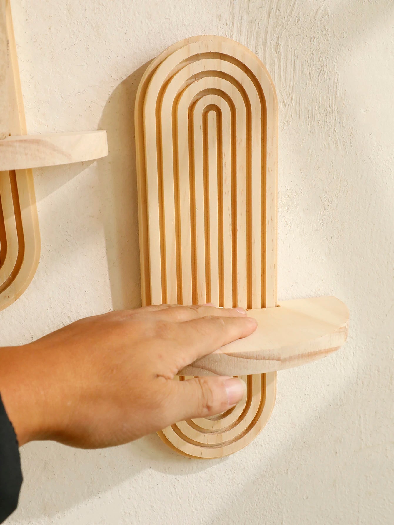 Natural wood grain detail of the shelf